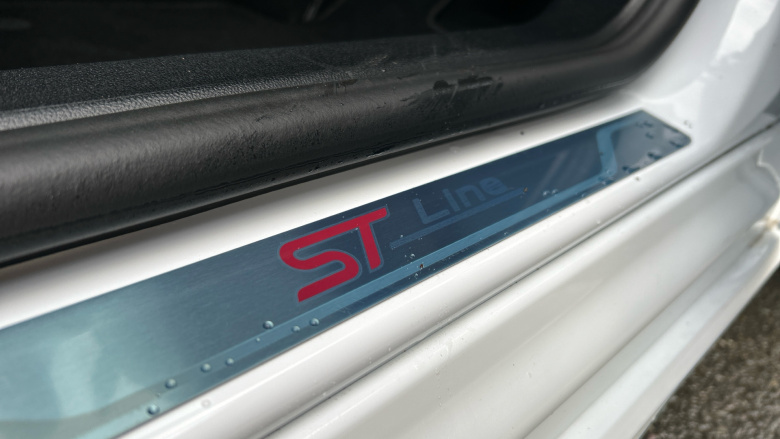 Ford Focus 1.0 EcoBoost Hybrid mHEV 155 ST-Line 5dr Auto Petrol Hatchback